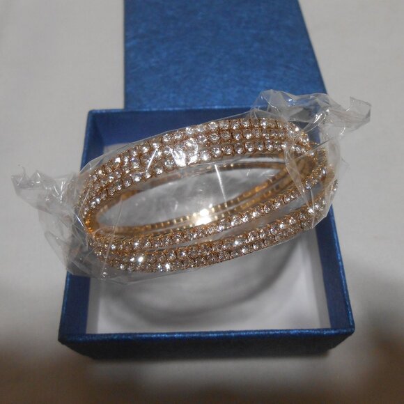 NEW CLEAR RHINESTONE BANGLE CLIPON BRACELET ON GOLD BAND IN BLUE BOX BEAUTIFUL - Picture 1 of 9